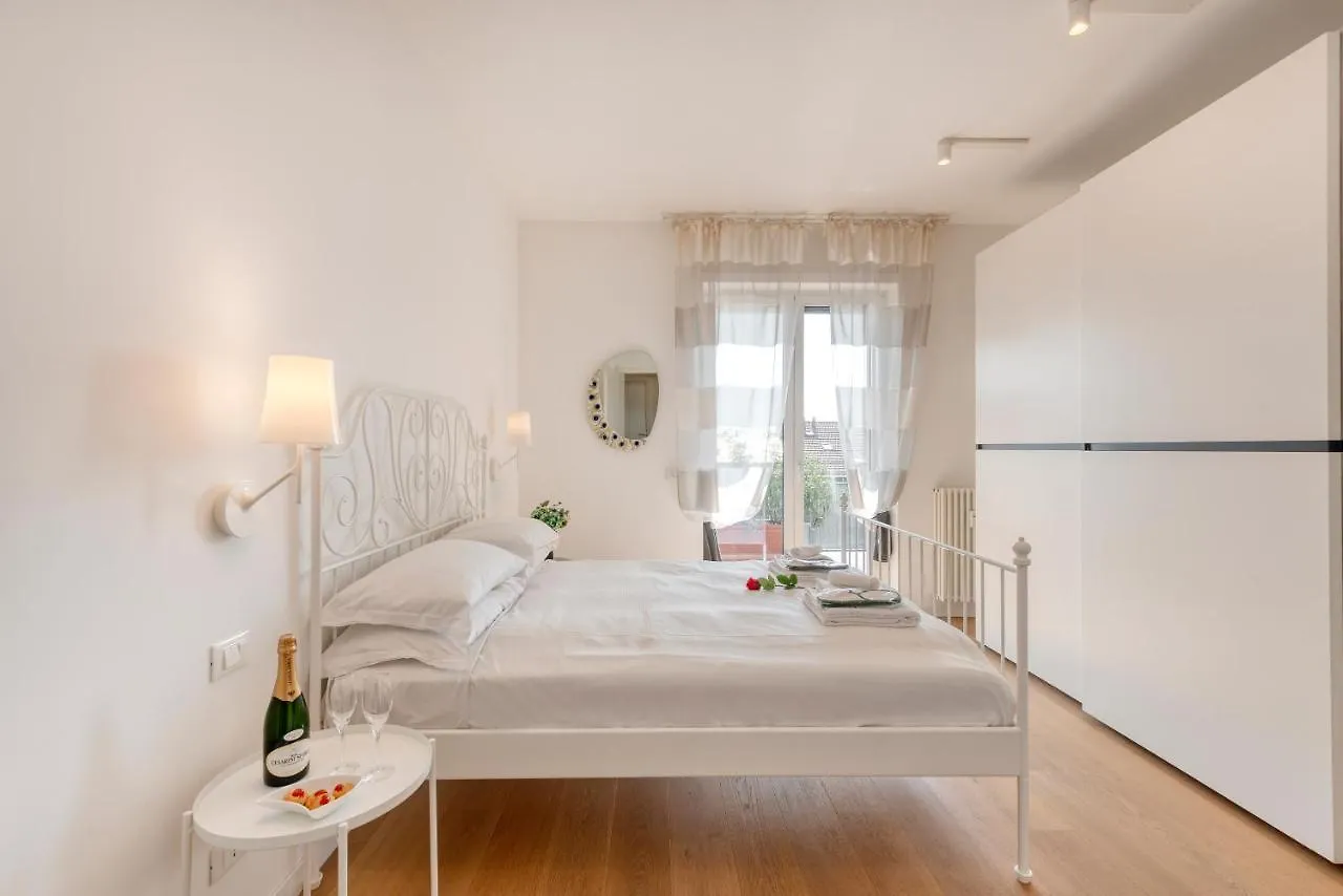 Ferrucci, 10 - Elegante Oasi Urbana A Milano Apartment