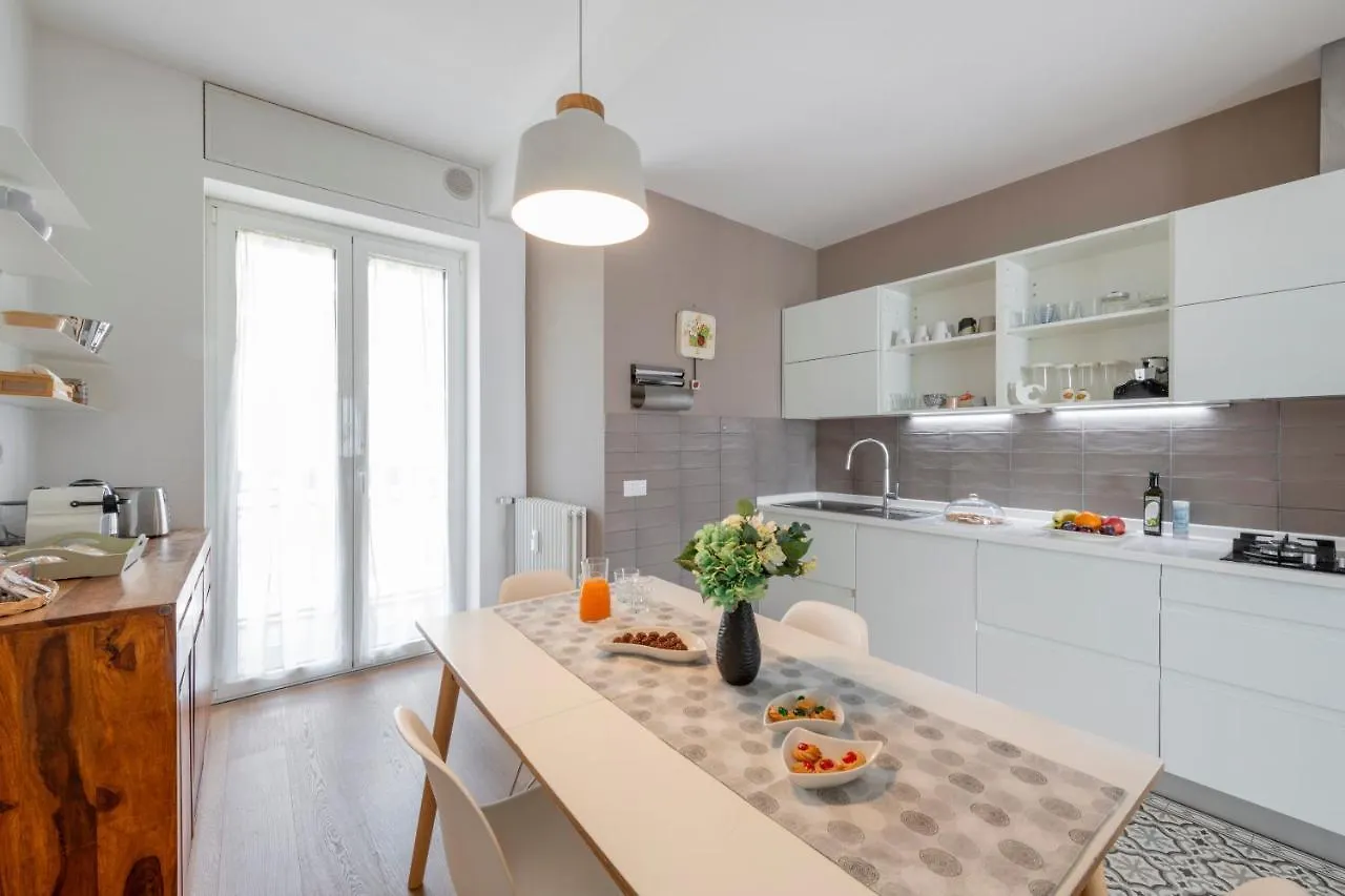 Ferrucci, 10 - Elegante Oasi Urbana A Milano Apartment Italy