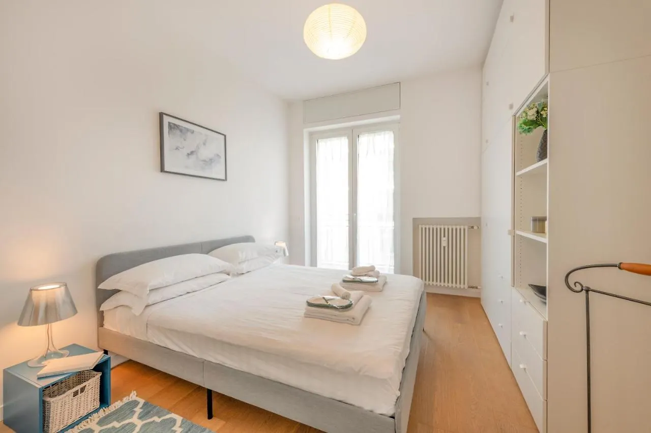 Ferrucci, 10 - Elegante Oasi Urbana A Milano Apartment  Milan