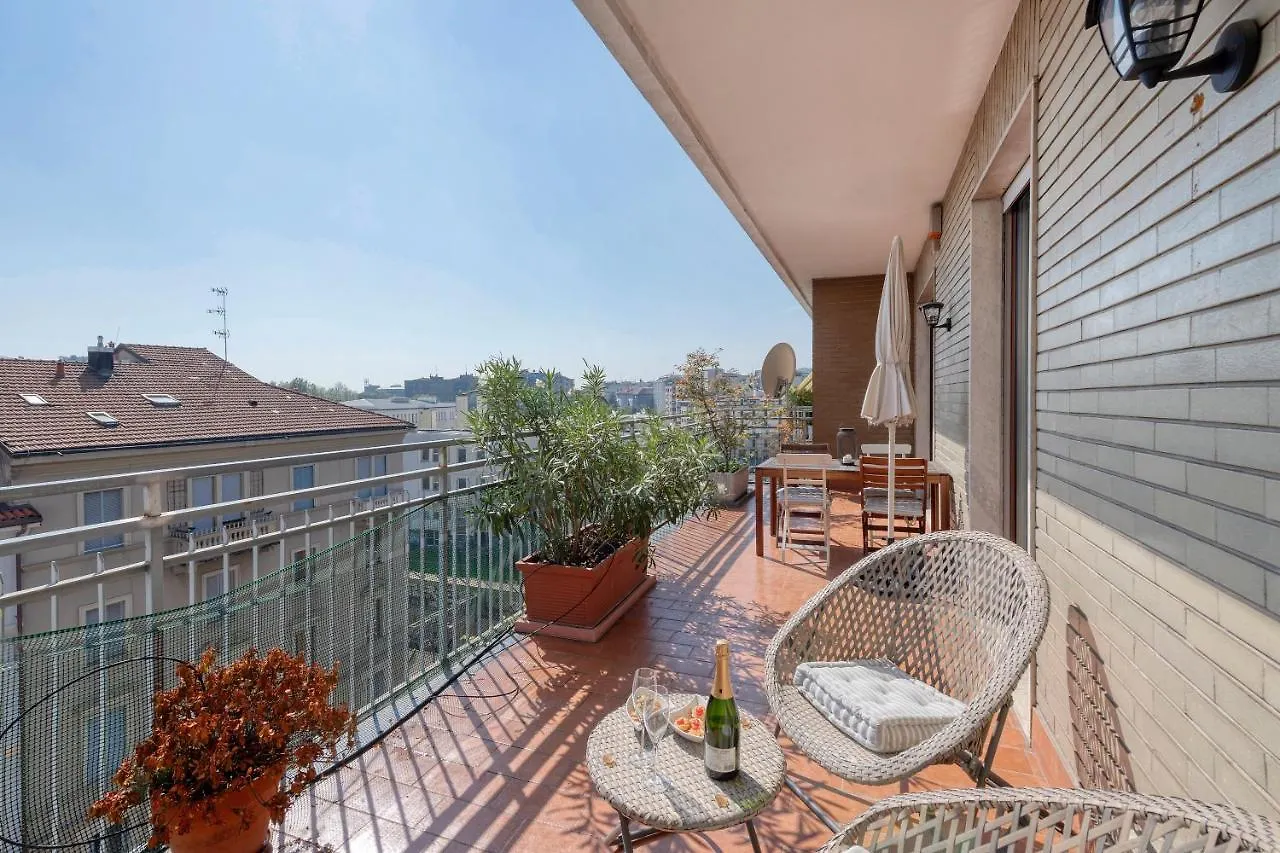 Ferrucci, 10 - Elegante Oasi Urbana A Milano Apartment  Milan