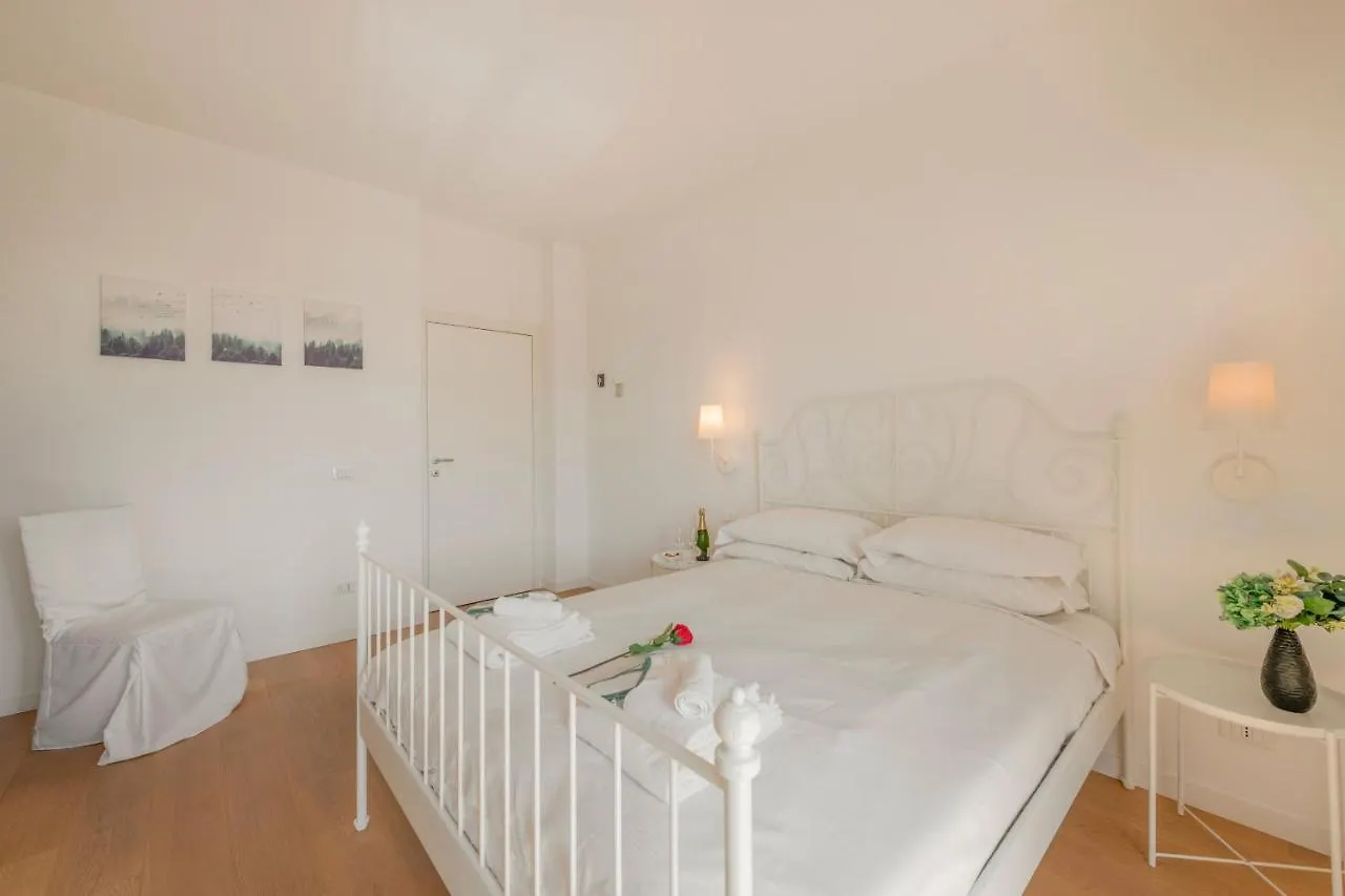 Ferrucci, 10 - Elegante Oasi Urbana A Milano Apartment