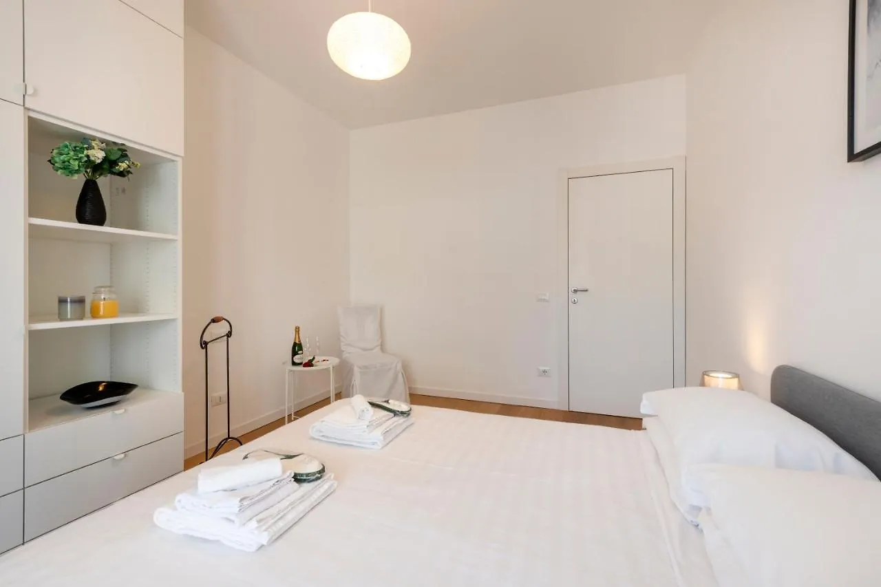 Ferrucci, 10 - Elegante Oasi Urbana A Milano Apartment