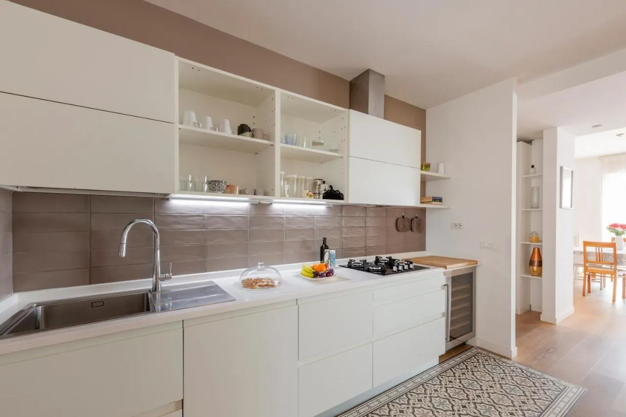 Ferrucci, 10 - Elegante Oasi Urbana A Milano Apartment