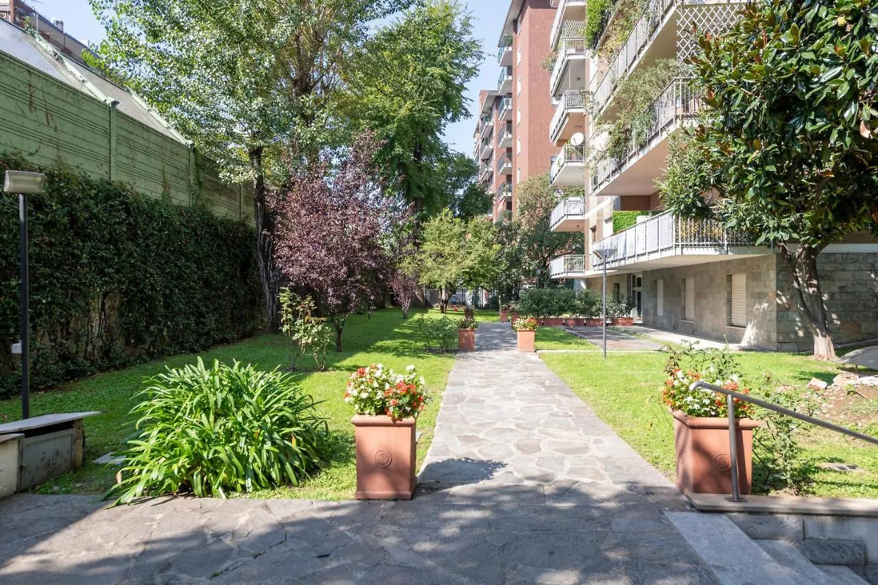 Ferrucci, 10 - Elegante Oasi Urbana A Milano Apartment Milan