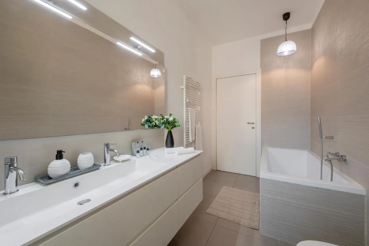 Ferrucci, 10 - Elegante Oasi Urbana A Milano Apartment  Milan