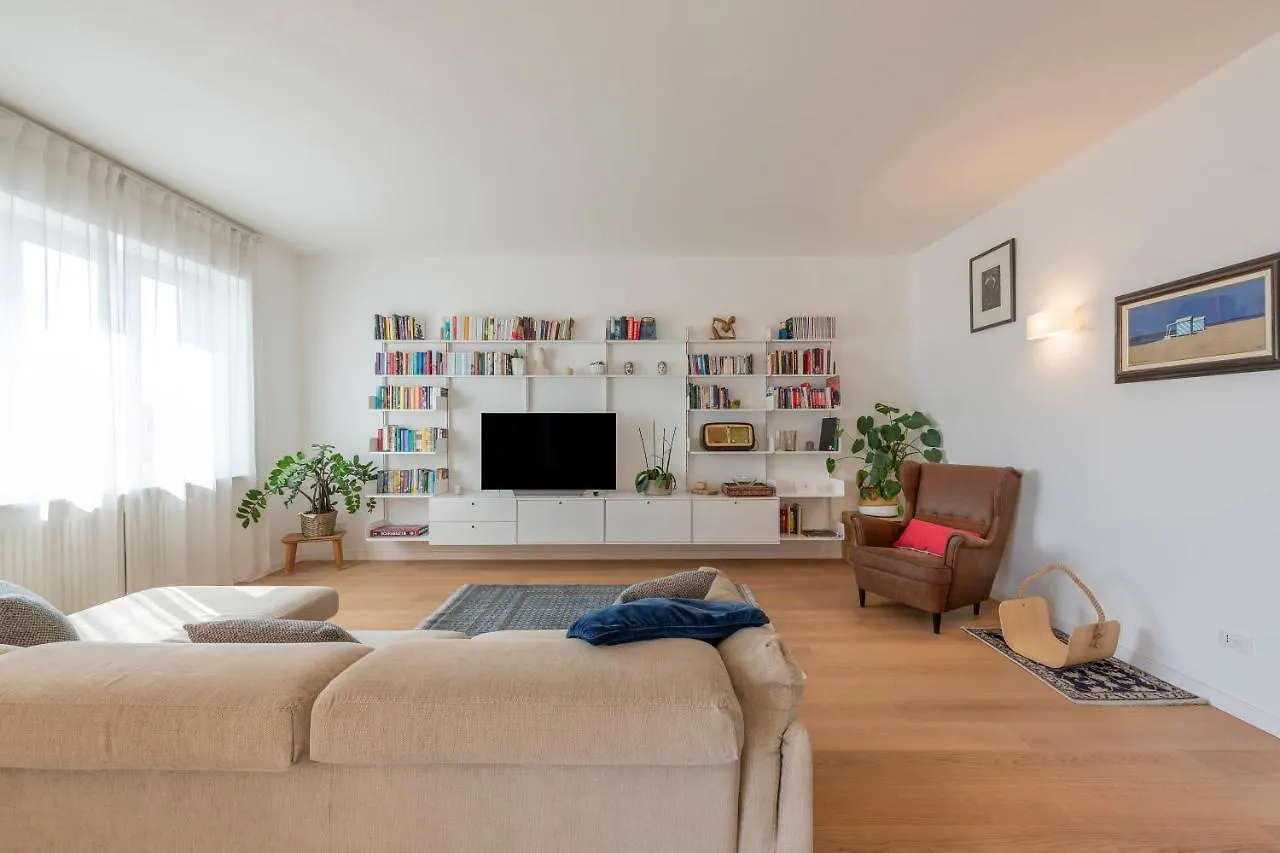 Ferrucci, 10 - Elegante Oasi Urbana A Milano Apartment