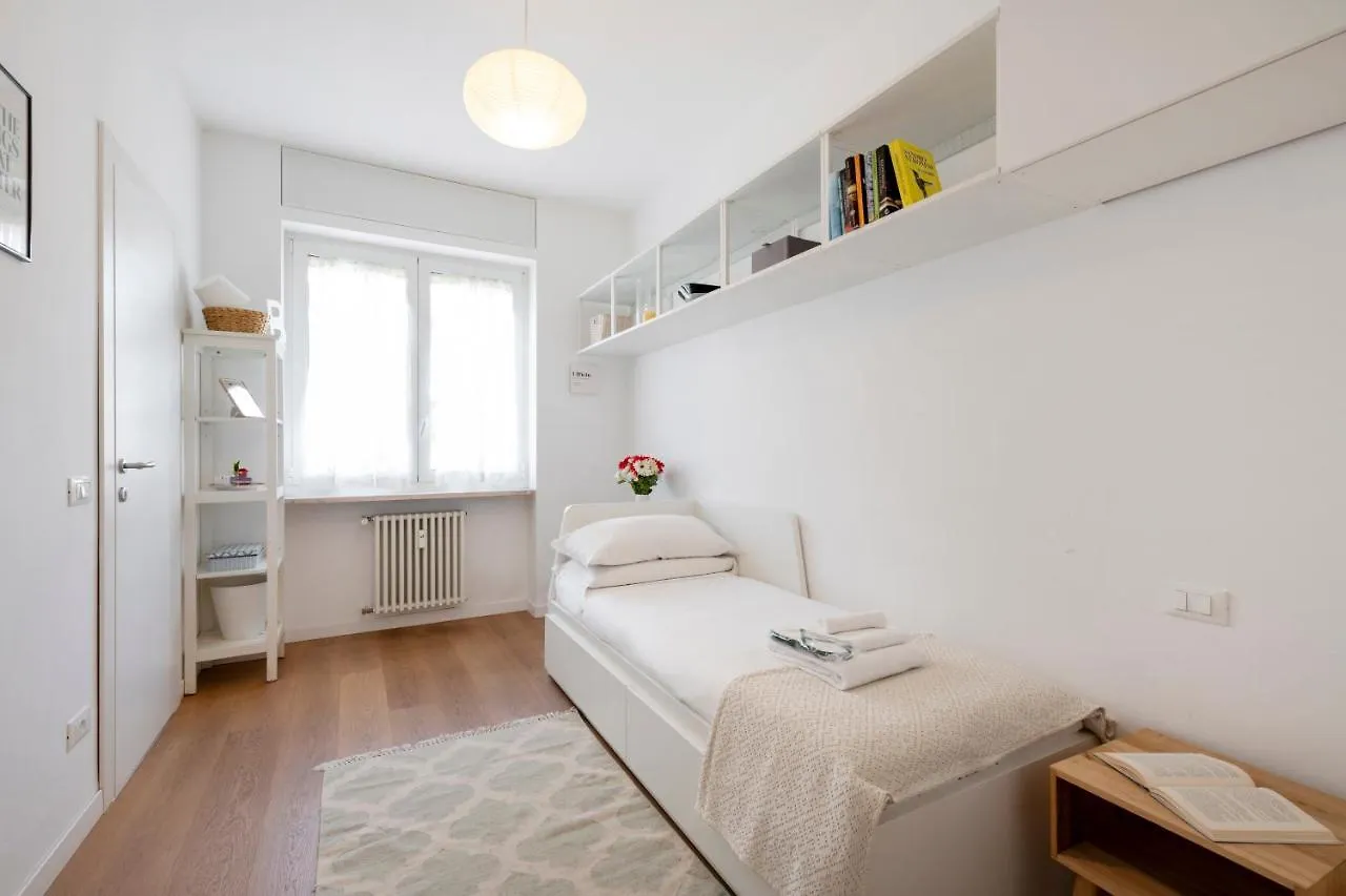 Ferrucci, 10 - Elegante Oasi Urbana A Milano Apartment