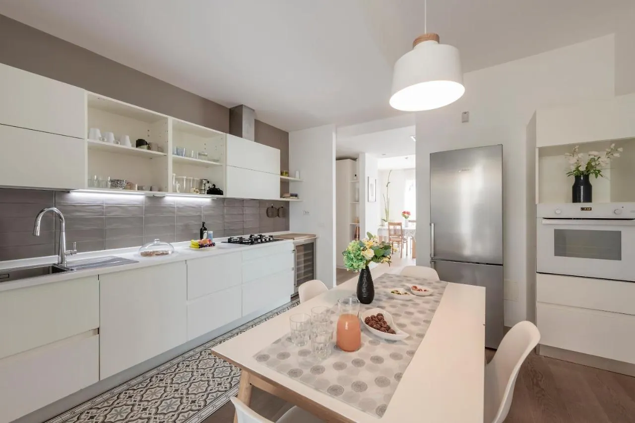 Ferrucci, 10 - Elegante Oasi Urbana A Milano Apartment 0*, Milan