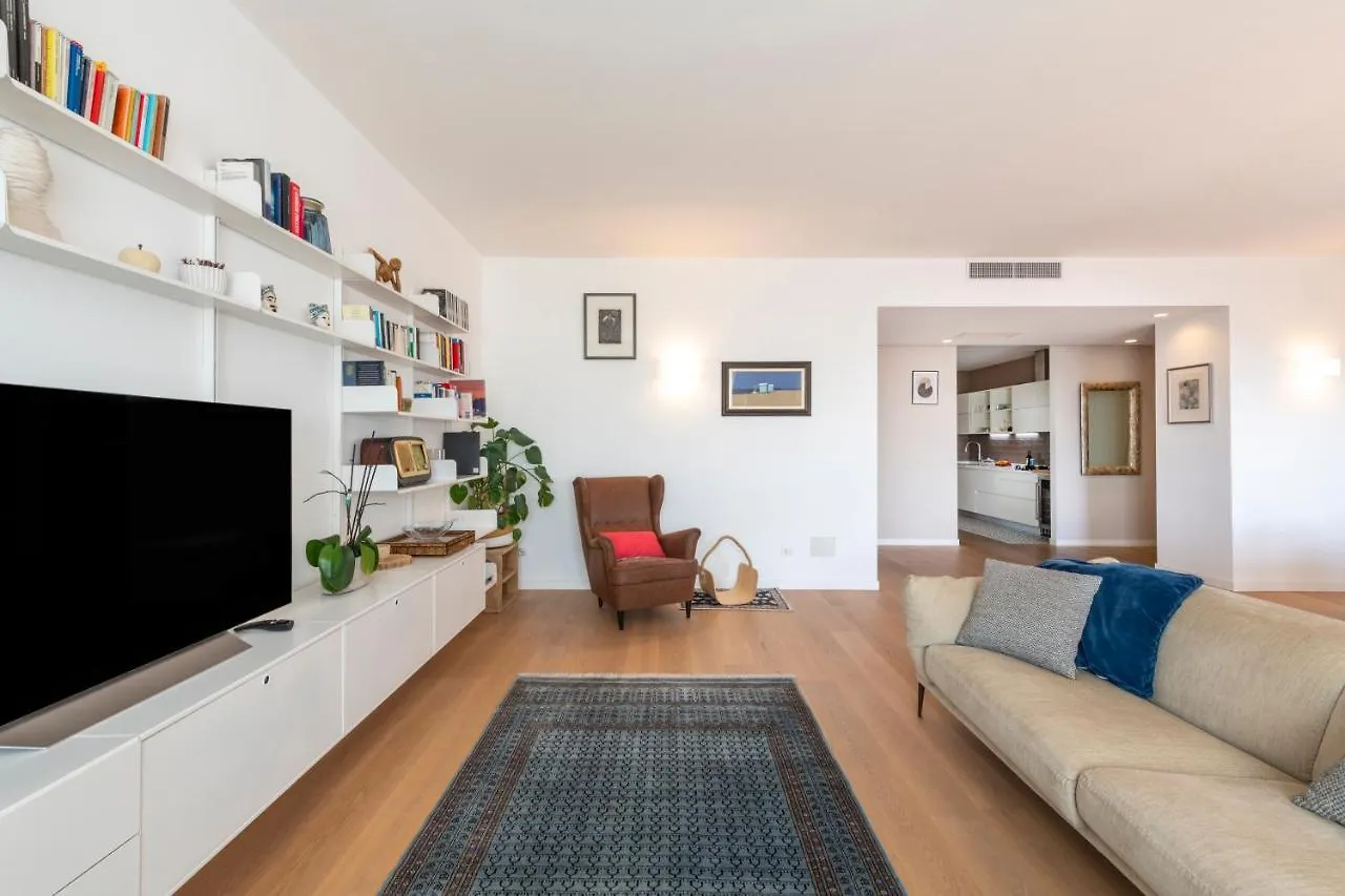 Ferrucci, 10 - Elegante Oasi Urbana A Milano Apartment